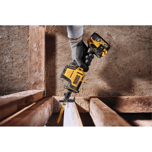 Scie alternative sans fil &agrave; une main Atomic (outil seulement), 20 V, Lithium-ion Bloc-pile, 2800 coups/min Southpoint Industrial Supply