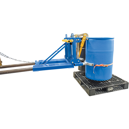 Manipulateur de barils Eagle Beak automatique, Pour 55 gal. US (45 gal. imp.) Southpoint Industrial Supply