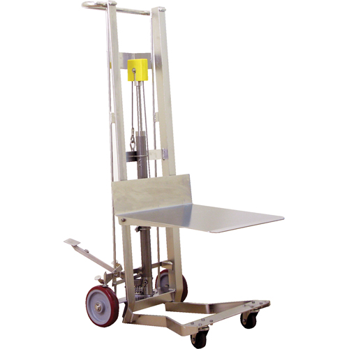 Gerbeur hydraulique &agrave; plateforme, M&eacute;canisme Pompe au pied, Capacit&eacute; de 750 lb, Levage max de 54" Southpoint Industrial Supply