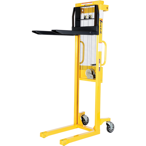 Manual Stacker, Hand Winch Operated, 770 lbs. Capacity, 60" Max Lift Southpoint Industrial Supply