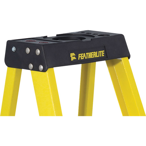 Industrial Heavy-Duty Stepladders (6400 Series), 4', Fibreglass, 300 lbs. Capacity, Type 1A Southpoint Industrial Supply