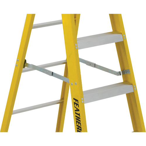 Escabeaux industriels robustes (s&eacute;rie 6900), 4', Fibre de verre, Capacit&eacute; 300 lb, Type 1A Southpoint Industrial Supply