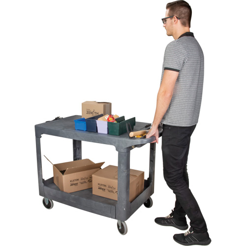 Chariot utilitaire pour l'entretien avec tablette plate, 2 tiers, 25-1/4" x 32-1/4" x 44", Capacit&eacute; 550 lb Southpoint Industrial Supply