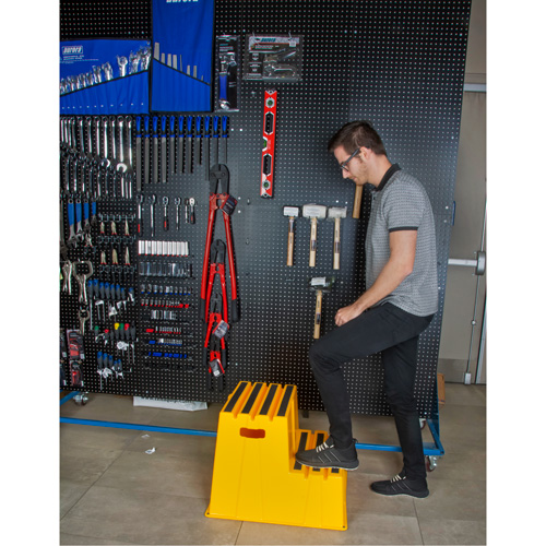 Escabeau industriel, 2 marches, 26" x 22-7/16" x Hauteur 19-11/16" Southpoint Industrial Supply