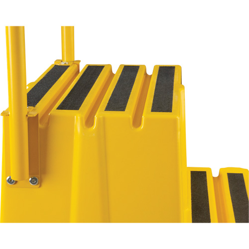 Escabeau industriel, 4 marches, 44" x 22-1/4" x Hauteur 65-1/8" Southpoint Industrial Supply