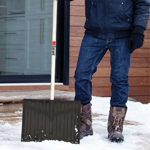 Nordic Snow Shovel, Polypropylene Blade, 17-3/4" Wide, D-Grip Handle Southpoint Industrial Supply