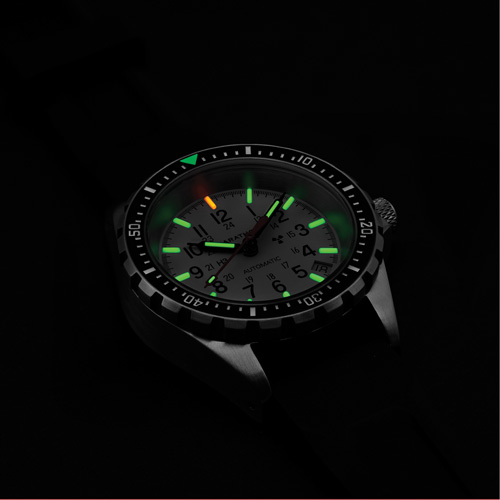 Arctic Edition Medium Diver's Automatic, Digital, Battery Operated, 36 mm, Black Southpoint Industrial Supply