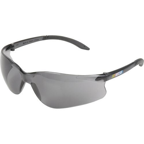 Lunettes de s&eacute;curit&eacute; Nascar GT, Lentille Grise/fum&eacute;e, Anti-&eacute;gratignures, R&eacute;pond ou surpasse la norme CSA Z94.3 Southpoint Industrial Supply