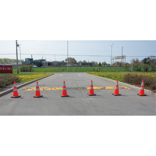 C&ocirc;ne de signalisation, 28", Orange, Bande(s) r&eacute;fl&eacute;chissante(s) 4" & 6" Southpoint Industrial Supply