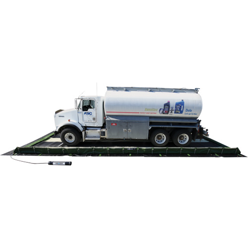 Berme de confinement secondaire pour v&eacute;hicules Ride-Side Berm, Capacit&eacute; 9300 gal. US, 20' la x 50' lo x 15" h, Support en L Southpoint Industrial Supply