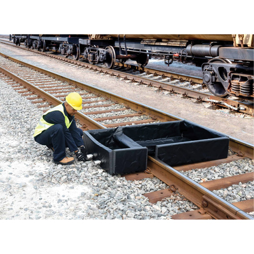 Ultra-Track Berm, 144 US gal. Capacity, 4' W x 6' L x 12" H, Foam Wall Southpoint Industrial Supply
