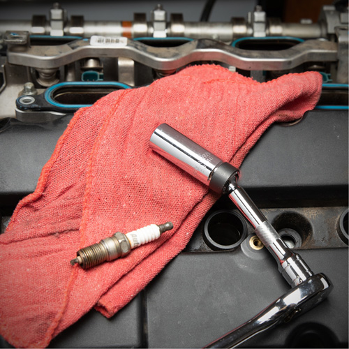 Douille magn&eacute;tique pivotante &agrave; six pans pour bougie d'allumage  Southpoint Industrial Supply