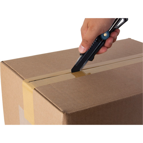 Couteau professionnel de 18 mm avec verrouillage &agrave; cliquet READYEDGE, Acier inoxydable, Robuste, Prise en Plastique Southpoint Industrial Supply