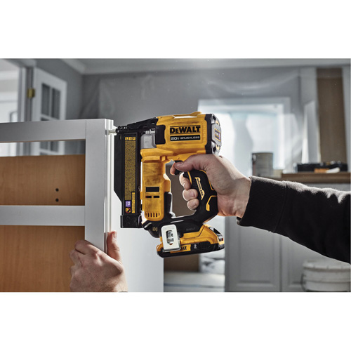 ATOMIC COMPACT SERIES Brushless Cordless 23 Ga. Pin Nailer Kit, 20 V, Lithium-Ion Southpoint Industrial Supply