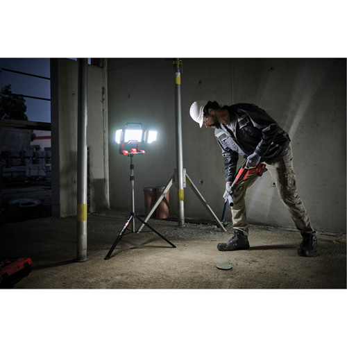 Lampe de travail &agrave; DEL professionnelle &agrave; panneaux pliants lumens sans fil 18V sur tr&eacute;pied, DEL, 3600 lumens Southpoint Industrial Supply