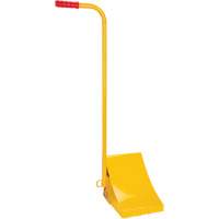 Ice Chock with Ergonomic Handle, Steel, Yellow, 8-1/16" W x 10-5/8" D x 8-13/16" H Southpoint Industrial Supply