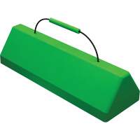 Cale de roue pour avion Checkers Safety SafeRay avec poign&eacute;e &agrave; c&acirc;ble, Ur&eacute;thane, Vert fluorescent, 24" la x 8" p x 6" h Southpoint Industrial Supply