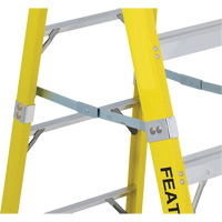 Industrial Heavy-Duty Stepladders (6400 Series), 4', Fibreglass, 300 lbs. Capacity, Type 1A Southpoint Industrial Supply
