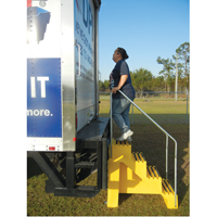 Escabeau industriel, 4 marches, 43" x 22-1/2" x Hauteur 66" Southpoint Industrial Supply