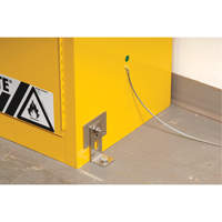 Attache de retenue contre les s&eacute;ismes pour armoire Sure-Grip Ex pour produits inflammables Southpoint Industrial Supply