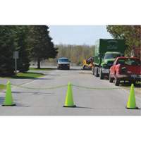 Ensemble de c&ocirc;nes de signalisation et chaînes, 28", Orange, Bande(s) r&eacute;fl&eacute;chissante(s) 4" & 6" Southpoint Industrial Supply