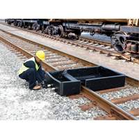 Ultra-Track Berm, 144 US gal. Capacity, 4' W x 6' L x 12" H, Foam Wall Southpoint Industrial Supply