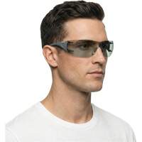 Lunettes de s&eacute;curit&eacute; Adapt Lite, Lentille Int&eacute;rieur/ext&eacute;rieur, Antibu&eacute;e/Anti-&eacute;gratignures, ANSI Z87+/R&eacute;pond ou surpasse la norme CSA Z94.3 Southpoint Industrial Supply