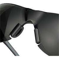 Lunettes de s&eacute;curit&eacute; Adapt Lite, Lentille Fum&eacute;e, Antibu&eacute;e/Anti-&eacute;gratignures, ANSI Z87+/R&eacute;pond ou surpasse la norme CSA Z94.3 Southpoint Industrial Supply