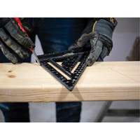 &eacute;querre de charpentier MACH-1 Smart Mark Johnny Square&reg; de 7-1/4 po avec fiole de niveau Southpoint Industrial Supply